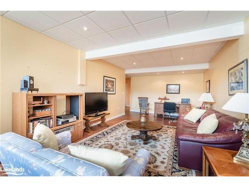 16 St Amant Road, Penetanguishene, ON - Indoor Photo Showing Living Room