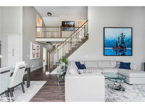 38 Carpenter Street, Collingwood, ON - Indoor Photo Showing Living Room