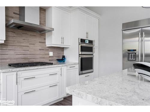 38 Carpenter Street, Collingwood, ON - Indoor Photo Showing Kitchen With Upgraded Kitchen