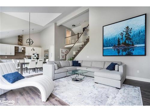 38 Carpenter Street, Collingwood, ON - Indoor Photo Showing Living Room