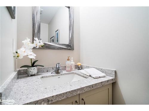 38 Carpenter Street, Collingwood, ON - Indoor Photo Showing Bathroom