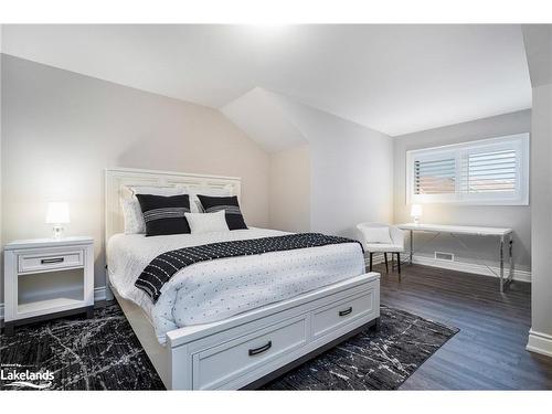 38 Carpenter Street, Collingwood, ON - Indoor Photo Showing Bedroom