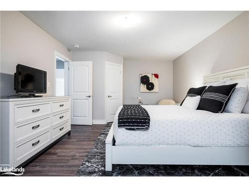 38 Carpenter Street, Collingwood, ON - Indoor Photo Showing Bedroom