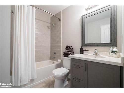 38 Carpenter Street, Collingwood, ON - Indoor Photo Showing Bathroom