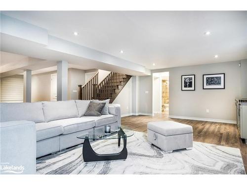 38 Carpenter Street, Collingwood, ON - Indoor Photo Showing Living Room