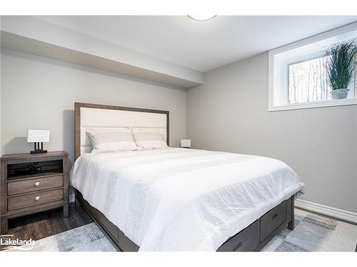 38 Carpenter Street, Collingwood, ON - Indoor Photo Showing Bedroom