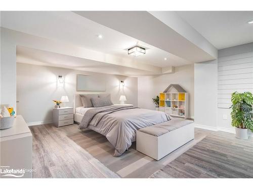 38 Carpenter Street, Collingwood, ON - Indoor Photo Showing Bedroom