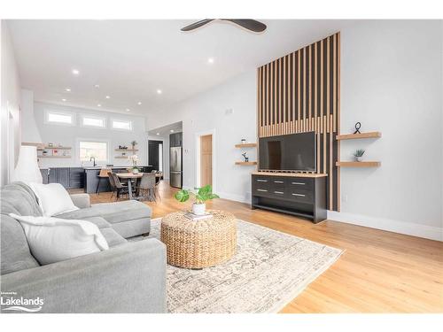 3 Edgar Street, Sundridge, ON - Indoor Photo Showing Living Room