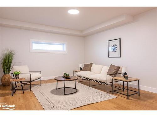 3 Edgar Street, Sundridge, ON - Indoor Photo Showing Living Room