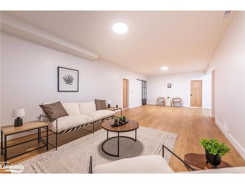 3 Edgar Street, Sundridge, ON - Indoor Photo Showing Living Room