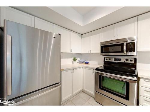 21 Barker Boulevard, Collingwood, ON - Indoor Photo Showing Kitchen