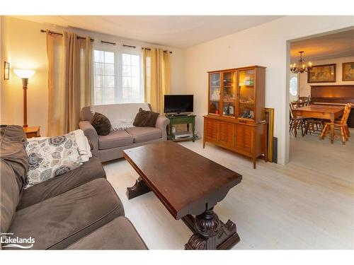 67 Maple Street, Victoria Harbour, ON - Indoor Photo Showing Living Room