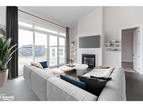 183 West Ridge Drive, Thornbury, ON - Indoor Photo Showing Living Room With Fireplace