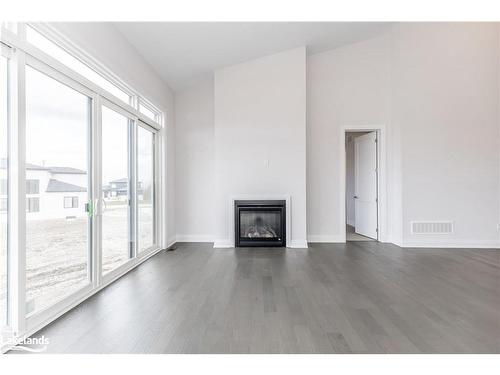 183 West Ridge Drive, Thornbury, ON - Indoor Photo Showing Living Room With Fireplace