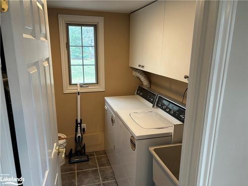 303 Oak Street, Collingwood, ON - Indoor Photo Showing Laundry Room