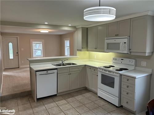 303 Oak Street, Collingwood, ON - Indoor Photo Showing Kitchen With Double Sink