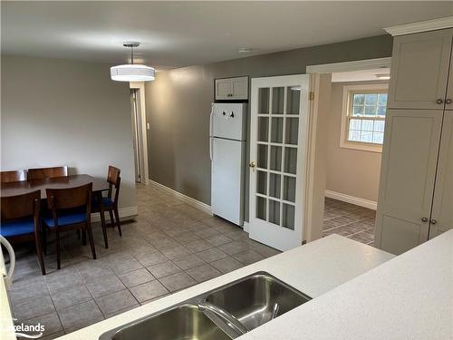 303 Oak Street, Collingwood, ON - Indoor Photo Showing Kitchen With Double Sink