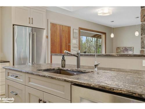 2983 Whelan Way, Washago, ON - Indoor Photo Showing Kitchen With Upgraded Kitchen