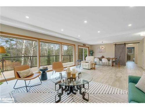 2983 Whelan Way, Washago, ON - Indoor Photo Showing Living Room