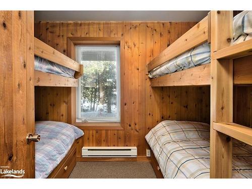 4-242 Arrowhead Road, The Blue Mountains, ON - Indoor Photo Showing Bedroom