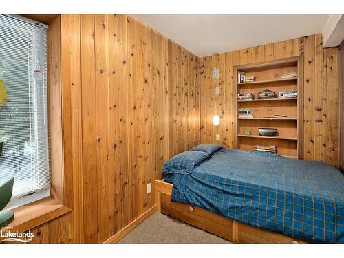 4-242 Arrowhead Road, The Blue Mountains, ON - Indoor Photo Showing Bedroom