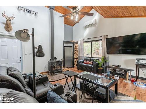 1012 Parasol Drive, Algonquin Highlands, ON - Indoor Photo Showing Living Room