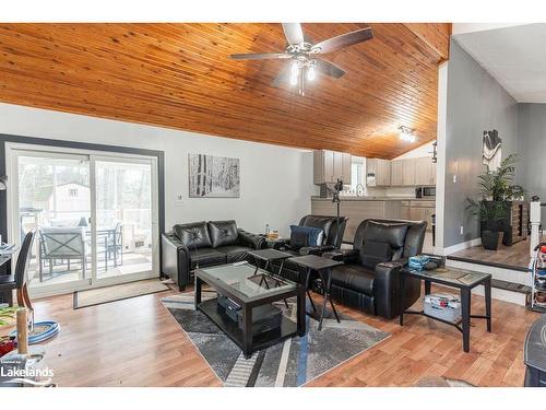 1012 Parasol Drive, Algonquin Highlands, ON - Indoor Photo Showing Living Room