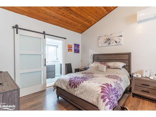 1012 Parasol Drive, Algonquin Highlands, ON - Indoor Photo Showing Bedroom