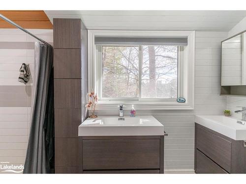 1012 Parasol Drive, Algonquin Highlands, ON - Indoor Photo Showing Bathroom