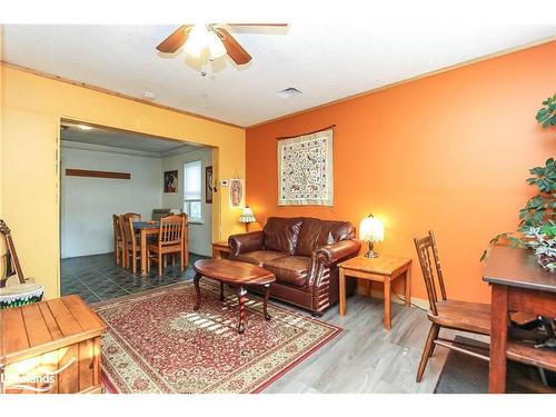 322 Armstrong Street, Tay, ON - Indoor Photo Showing Living Room