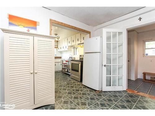 322 Armstrong Street, Tay, ON - Indoor Photo Showing Kitchen