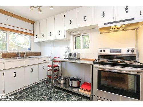 322 Armstrong Street, Tay, ON - Indoor Photo Showing Kitchen