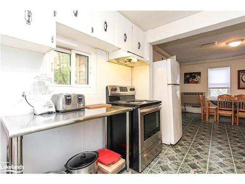 322 Armstrong Street, Tay, ON - Indoor Photo Showing Kitchen