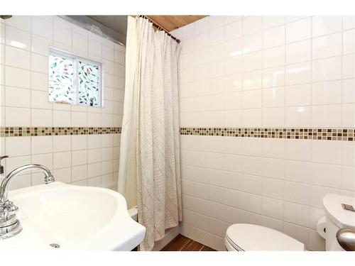 322 Armstrong Street, Tay, ON - Indoor Photo Showing Bathroom