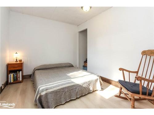 322 Armstrong Street, Tay, ON - Indoor Photo Showing Bedroom