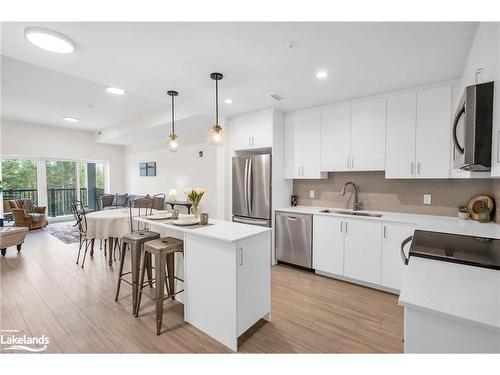 309-121 Mary Street, Clearview, ON - Indoor Photo Showing Kitchen With Upgraded Kitchen