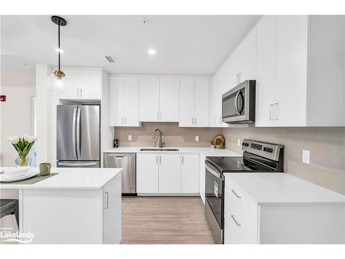 309-121 Mary Street, Clearview, ON - Indoor Photo Showing Kitchen With Upgraded Kitchen