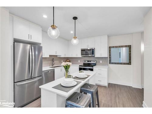 309-121 Mary Street, Clearview, ON - Indoor Photo Showing Kitchen