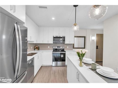 309-121 Mary Street, Clearview, ON - Indoor Photo Showing Kitchen With Double Sink