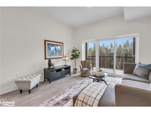 309-121 Mary Street, Clearview, ON - Indoor Photo Showing Living Room