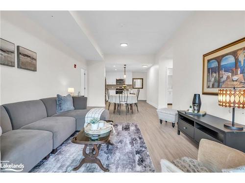 309-121 Mary Street, Clearview, ON - Indoor Photo Showing Living Room