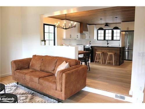 204 Wurm Road, Magnetawan, ON - Indoor Photo Showing Living Room