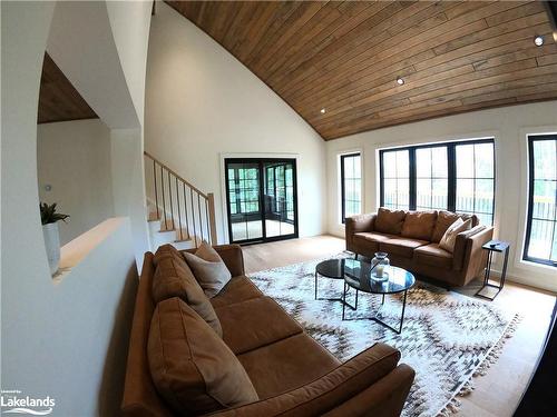 204 Wurm Road, Magnetawan, ON - Indoor Photo Showing Living Room