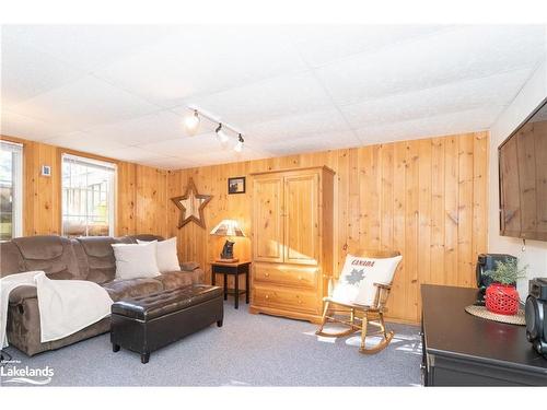 20 Liza Crescent, Bracebridge, ON - Indoor Photo Showing Living Room