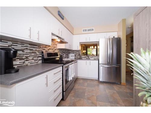 20 Liza Crescent, Bracebridge, ON - Indoor Photo Showing Kitchen