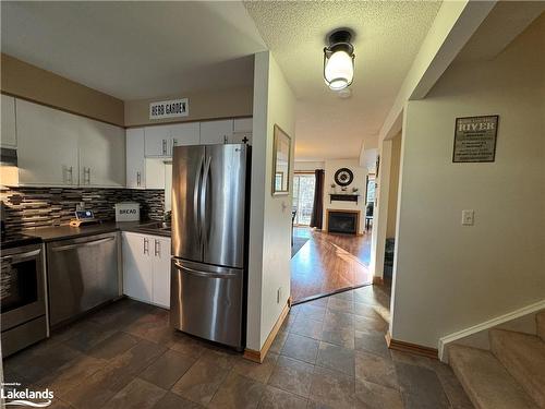 20 Liza Crescent, Bracebridge, ON - Indoor Photo Showing Kitchen