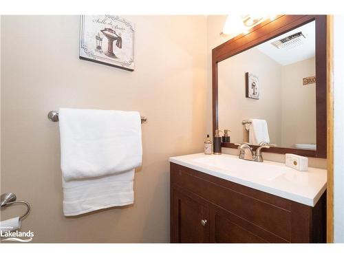 20 Liza Crescent, Bracebridge, ON - Indoor Photo Showing Bathroom