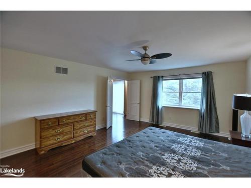 46 Fairway Crescent, Wasaga Beach, ON - Indoor Photo Showing Bedroom