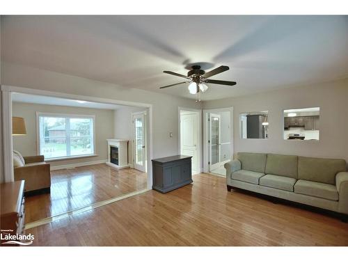 46 Fairway Crescent, Wasaga Beach, ON - Indoor Photo Showing Living Room