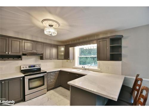 46 Fairway Crescent, Wasaga Beach, ON - Indoor Photo Showing Kitchen